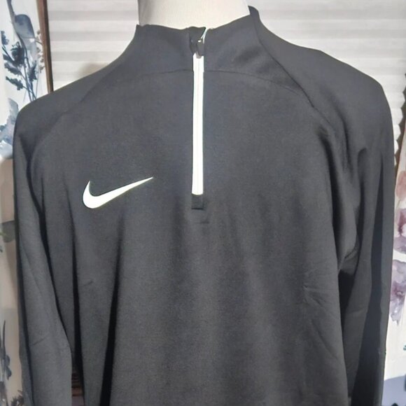 NIKE DRI FIT STRIKE 1/4 ZIP MENS LARGE SLIM FIT DRILL TOP SHIRT DR2294-010 NWT - Picture 1 of 6